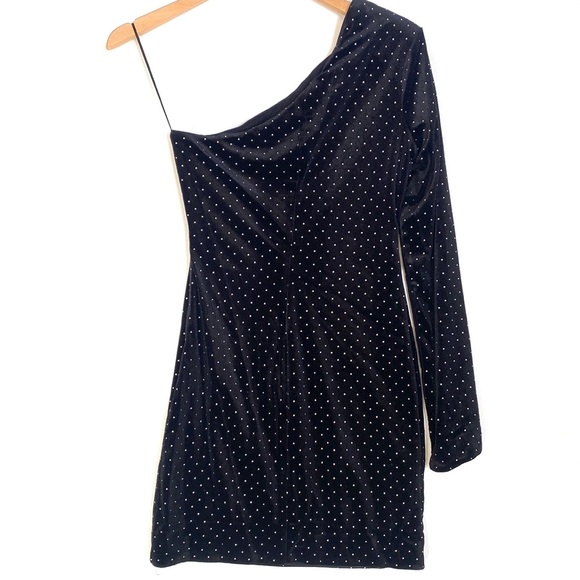 (A4c) NEW Cosmopolitan Black studded one Shoulder velvet dress, Size M, NWOT - Picture 10 of 12